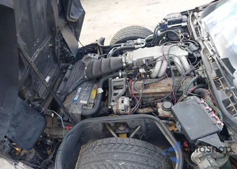 1990 Chevrolet Corvette из США, поврежденный, VIN 1G1YY2380L5105484